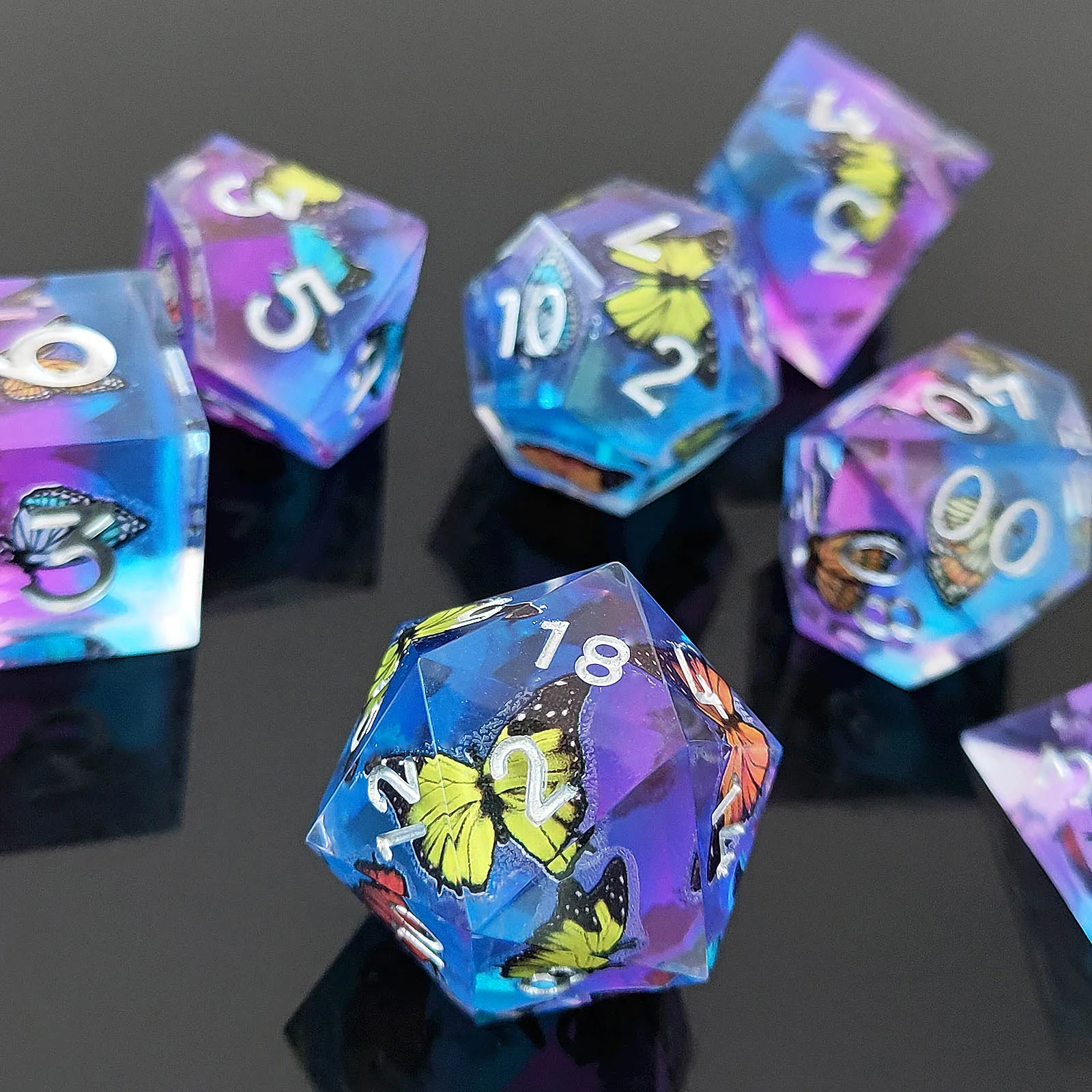 مجموعة نرد الراتنج آر بي جي مكعبات الفراشة للعب الأدوار والتنينات ولعبة الطاولة نرد حاد متعدد السطوح d و d