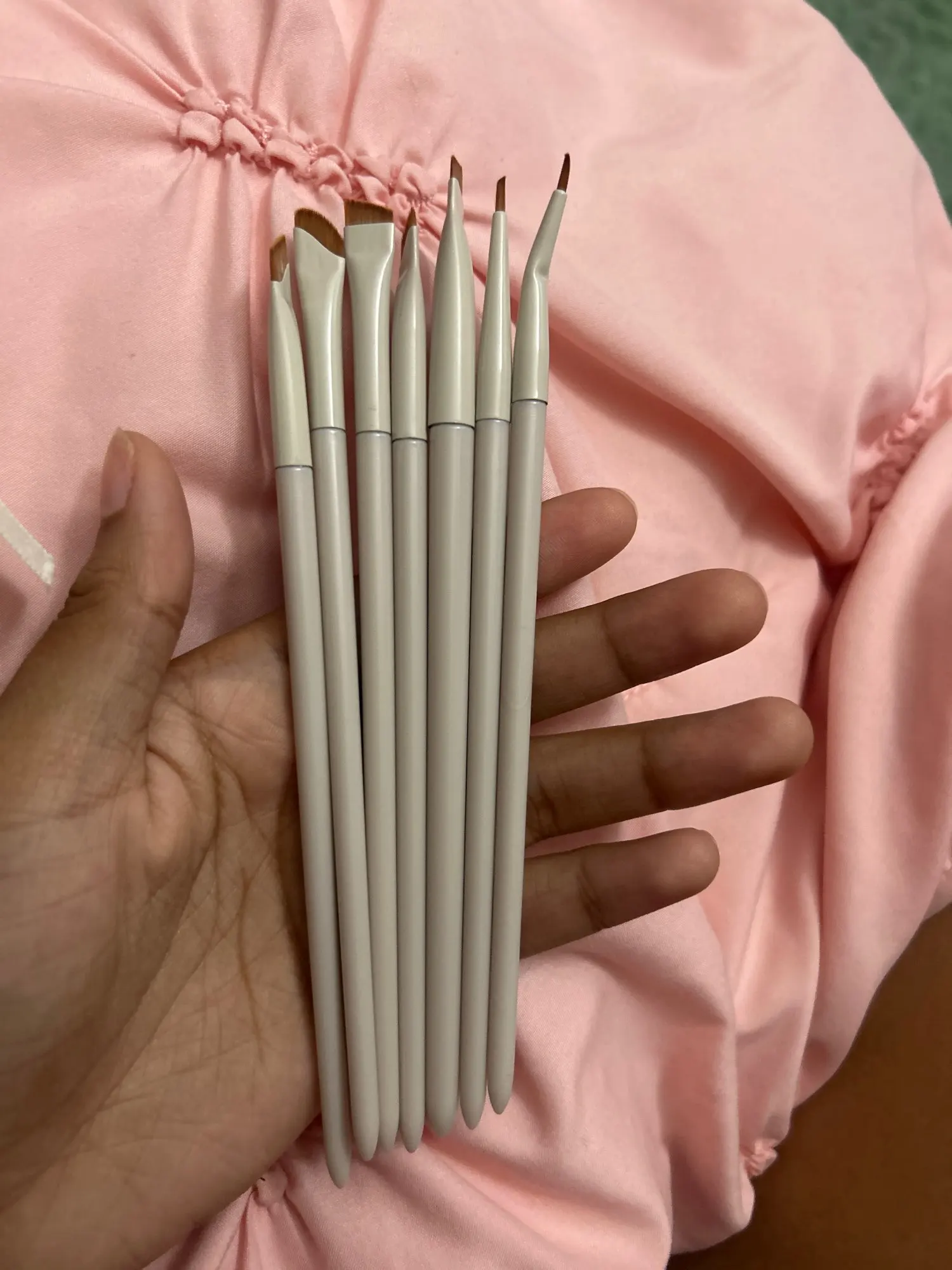 1/3/7/9Pcs Angled Sickle Eyeliner Brush Set Ultra Thin Flat Blade Eye Detail Brush Slanted Eyebrow &Precision Eye Makeup Brushes photo review