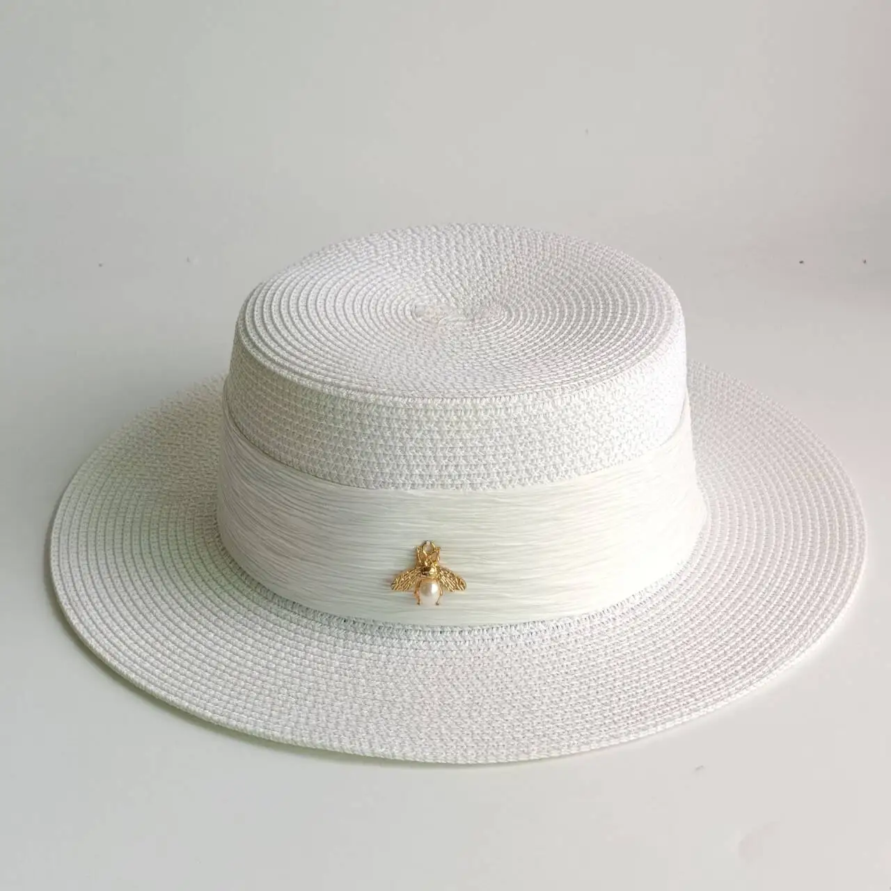 

Women's Summer Elegant Bee-Decorated Flat Brim Straw Hat Vacation Sun Protection Boat Hat Factory Wholesale Price