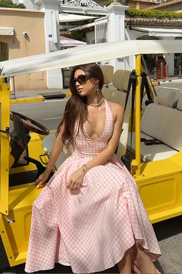 Abito da donna con cinturino per spaghetti scozzese a quadretti rosa e bianco - Maxi senza maniche con scollo a V smock sul retro e orlo svasato - Su fluido