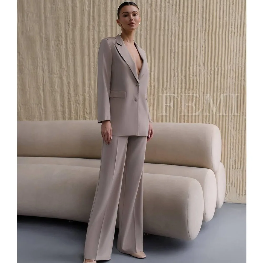 

Elegant Beige Women's Blazer Suit Set – Minimalist Loose Fit Office Two-Piece Pantsuit for Work & Formal Wear