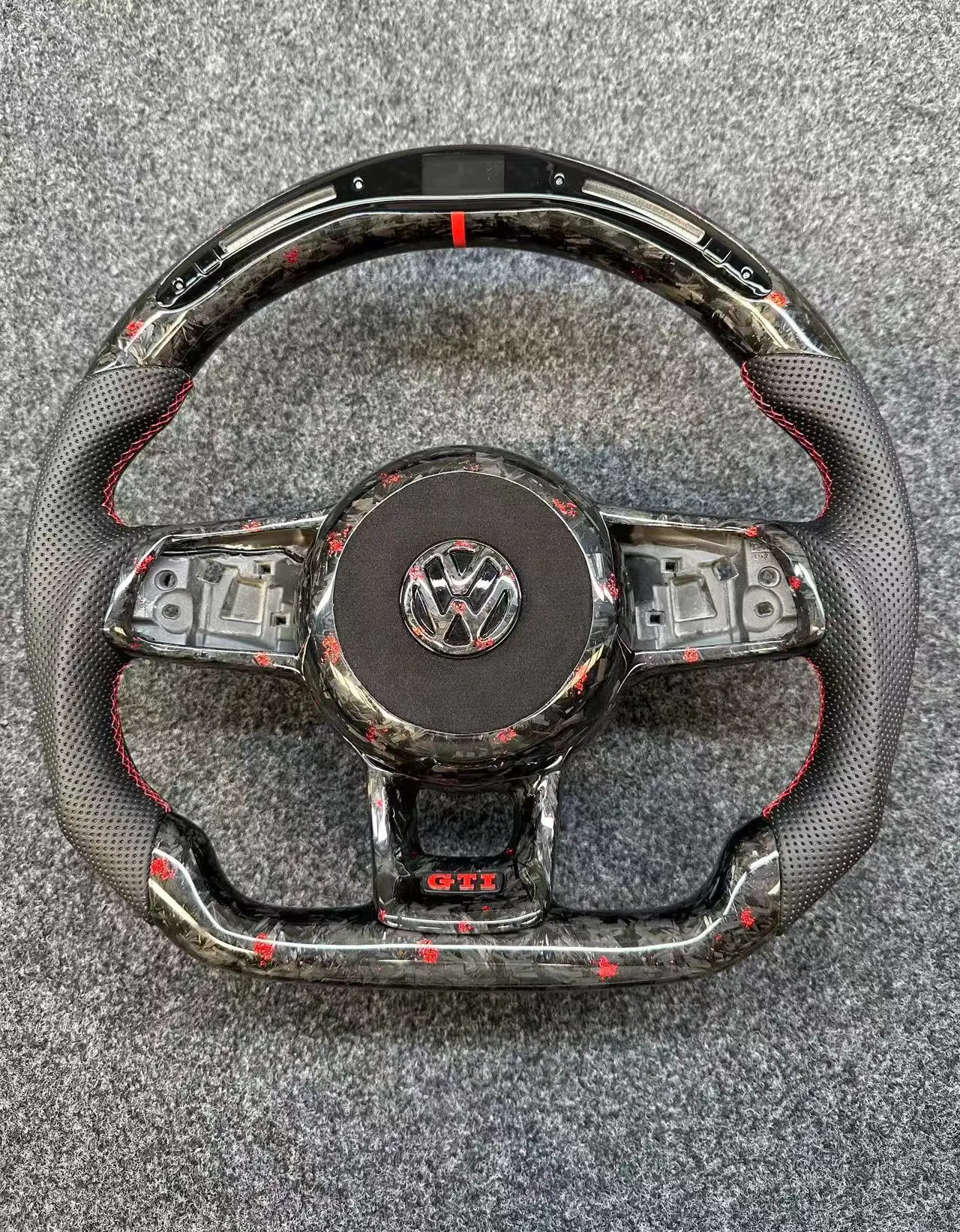 

Suitable for GTI forged carbon fiber steering wheel LED racing style, forged style steering wheel