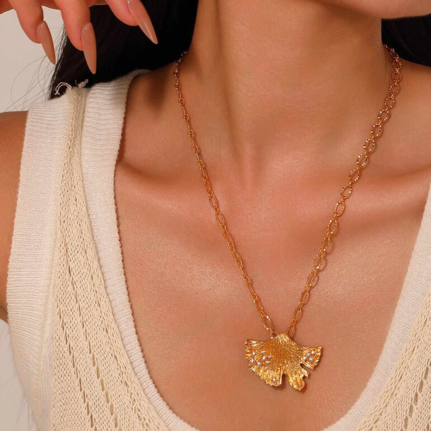 

YAJUNIEL 24K Real Gold Plated Brushed Ginkgo Leaf Pendant Necklace for Women Hypoallergenic Nature-Inspired Jewelry Gifts