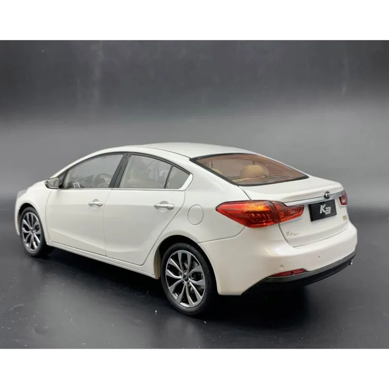 1/18 Scale Dongfeng Yueda KIA K3 Sedan Alloy Car Model Ornaments