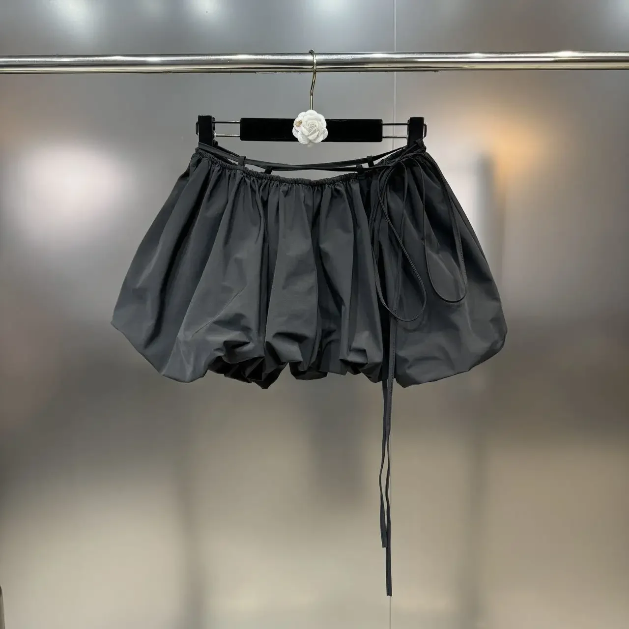 Knospe kurzer Rock für Frauen einfarbig all-passende elastische Taille Kordel zug drei dimensionale