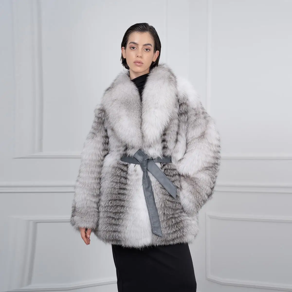 

Women Real Cross Fox Fur Coat Women Fashion Full Pelt Thick Fox Fur Big Lapel Collar Ins Ladies Overcoat New Winter Luxurious