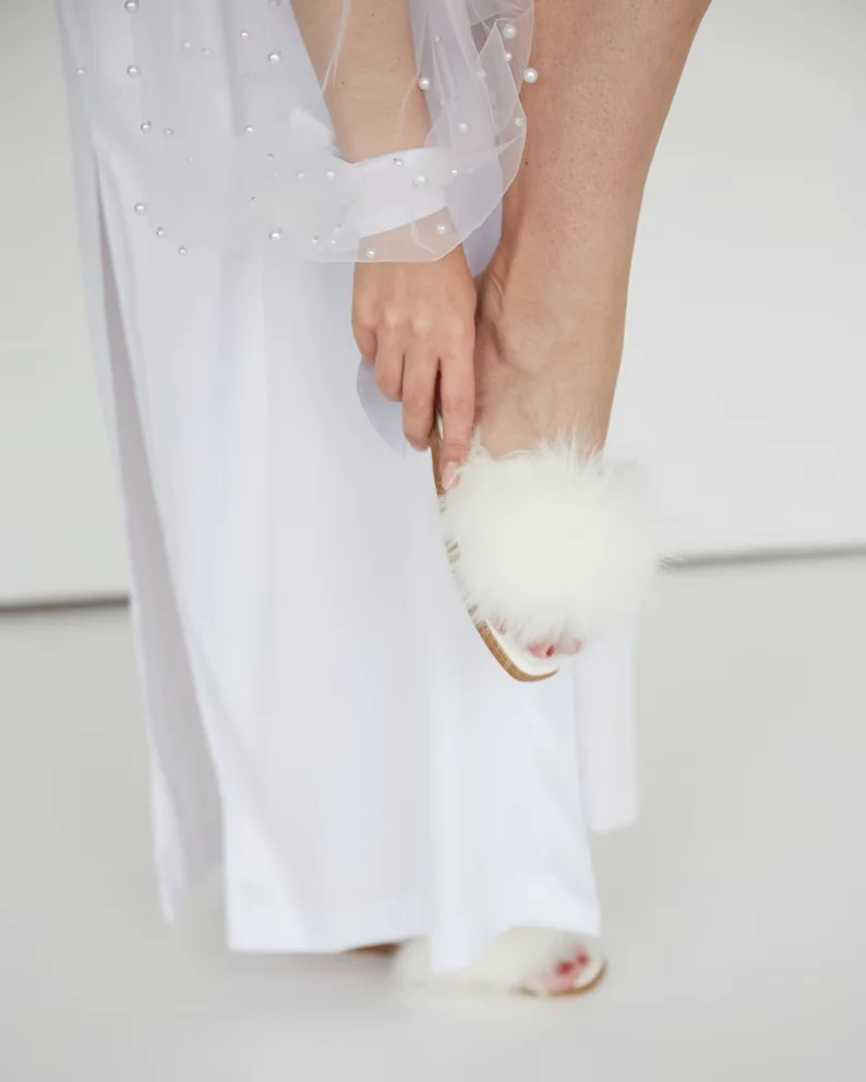 Fluffy Bride or Bridesmaid Slippers | Custom Bridal Fur slippers as Bridesmaid Gifts Proposal | Wedding Slippers for Bridal Show