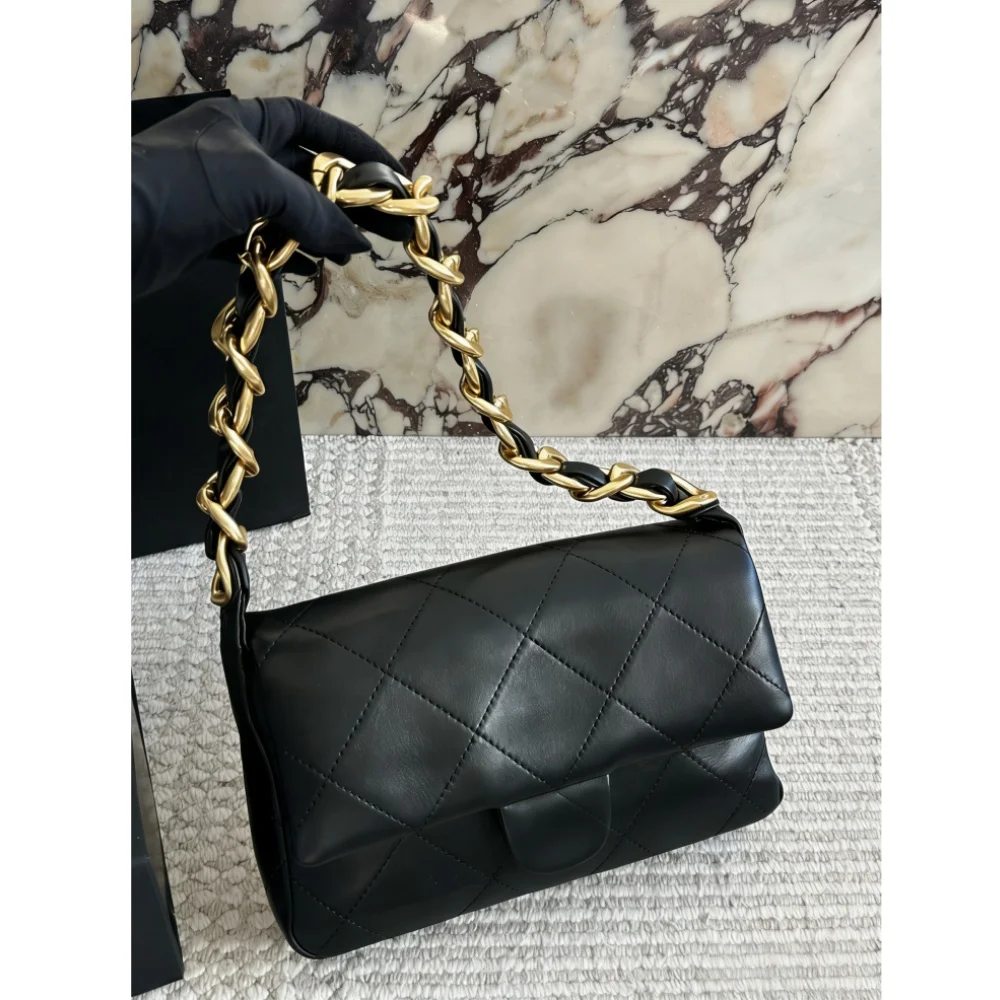 

2025 New SIZE: 27x17 CM Fashionable Versatile bags leather Shoulder strap Hand-held no boxes