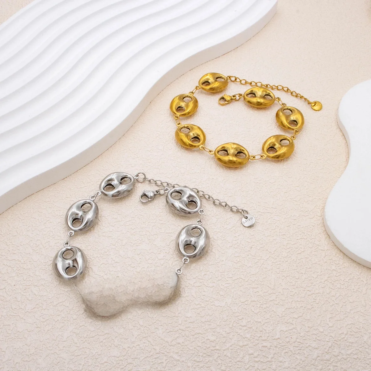 2025 nouveau Bracelet squelette de couleur or de luxe-bijoux en acier inoxydable pour les femmes, ✓ Accessoires pour cadeaux et fêtes hypoallergéniques