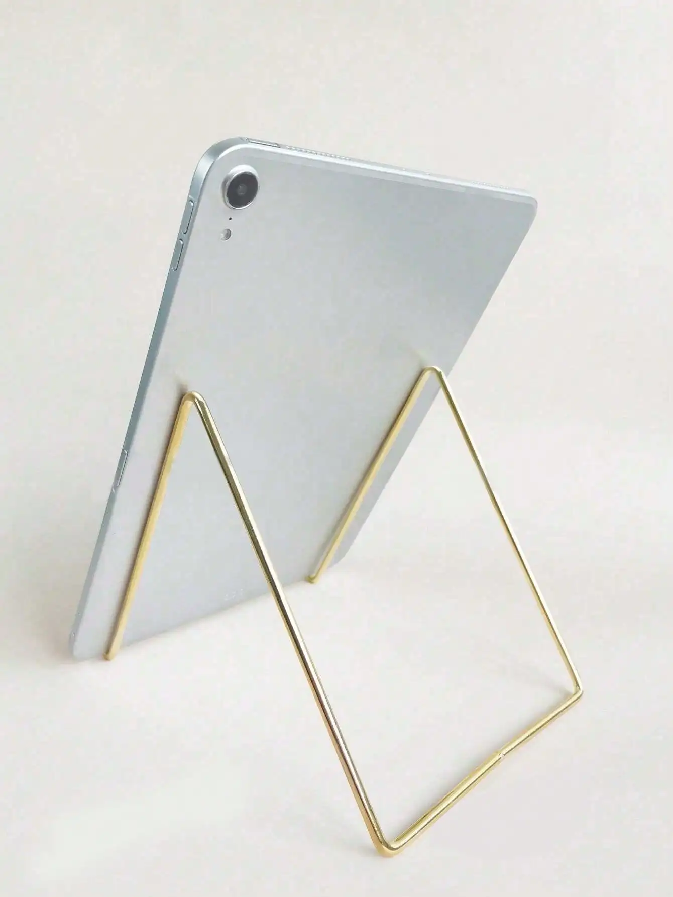 1pc Portable stand, suitable for use with desktop computers or for portable operation. Perfect for home use or when traveling.