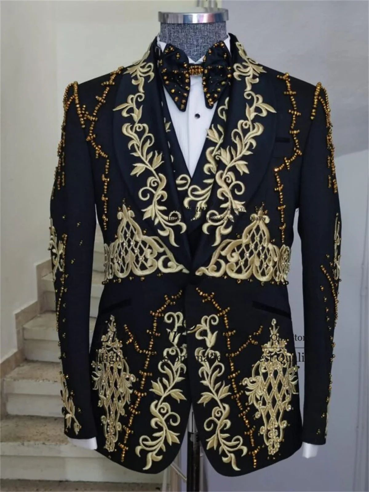 Gold Metal Embellished Men Suits Appliques Lace Groom Wedding Tuxedos 3 Pieces Sets Dinner Prom Blazers Terno Masculino Completo