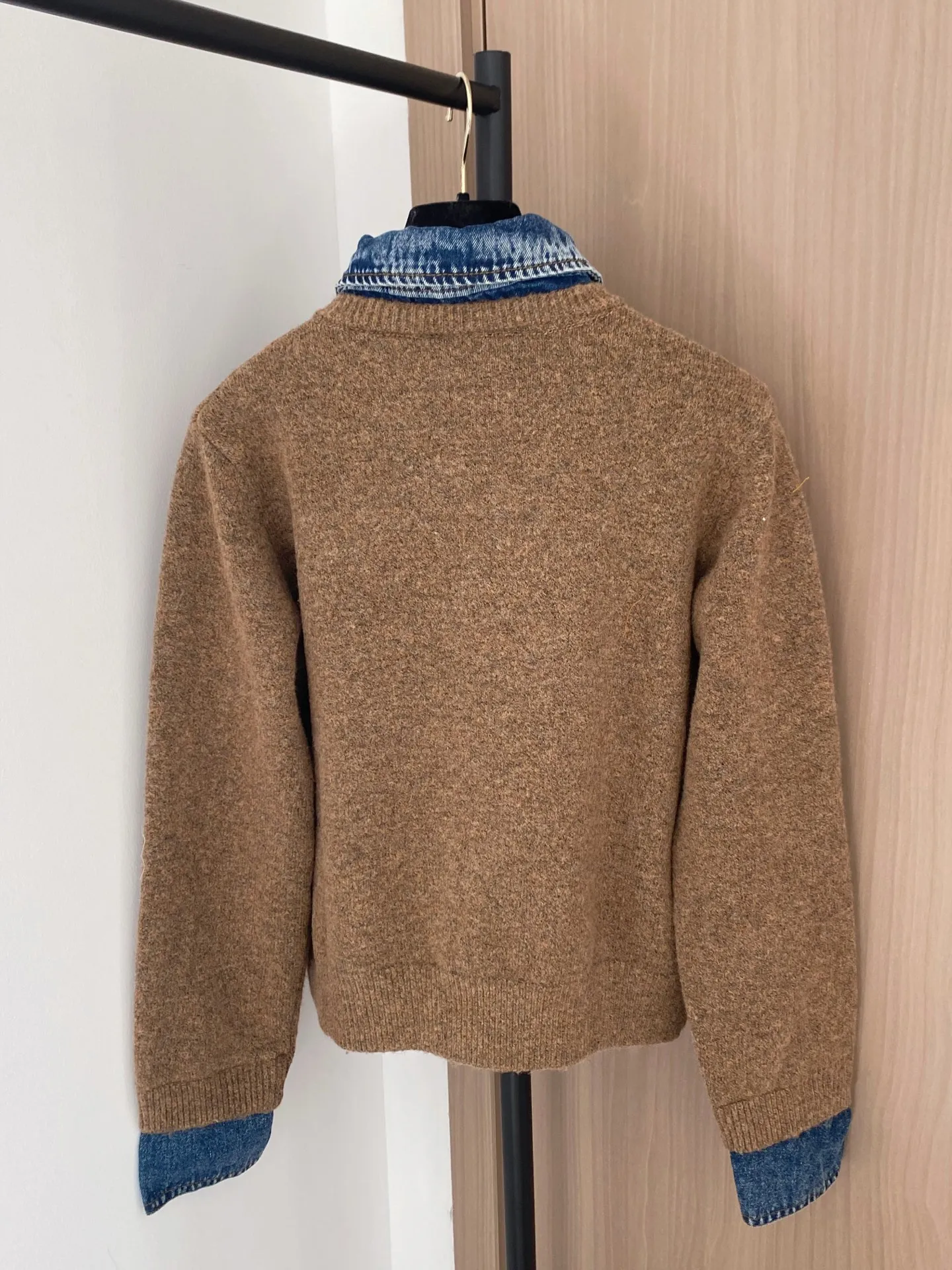 

Высококачественный женский осенне-зимний новый джинсовый рубашка с воротником-стойкой, искусственный вязаный топ из двух предметов 155.