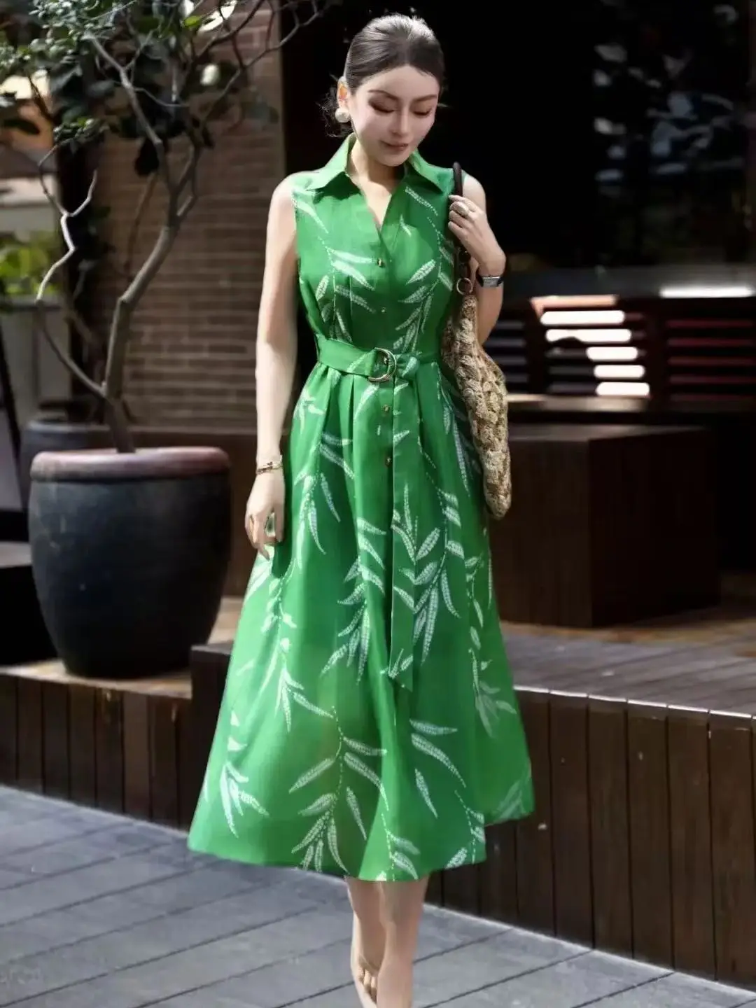 

Elegant sleeveless linen printed summer dress