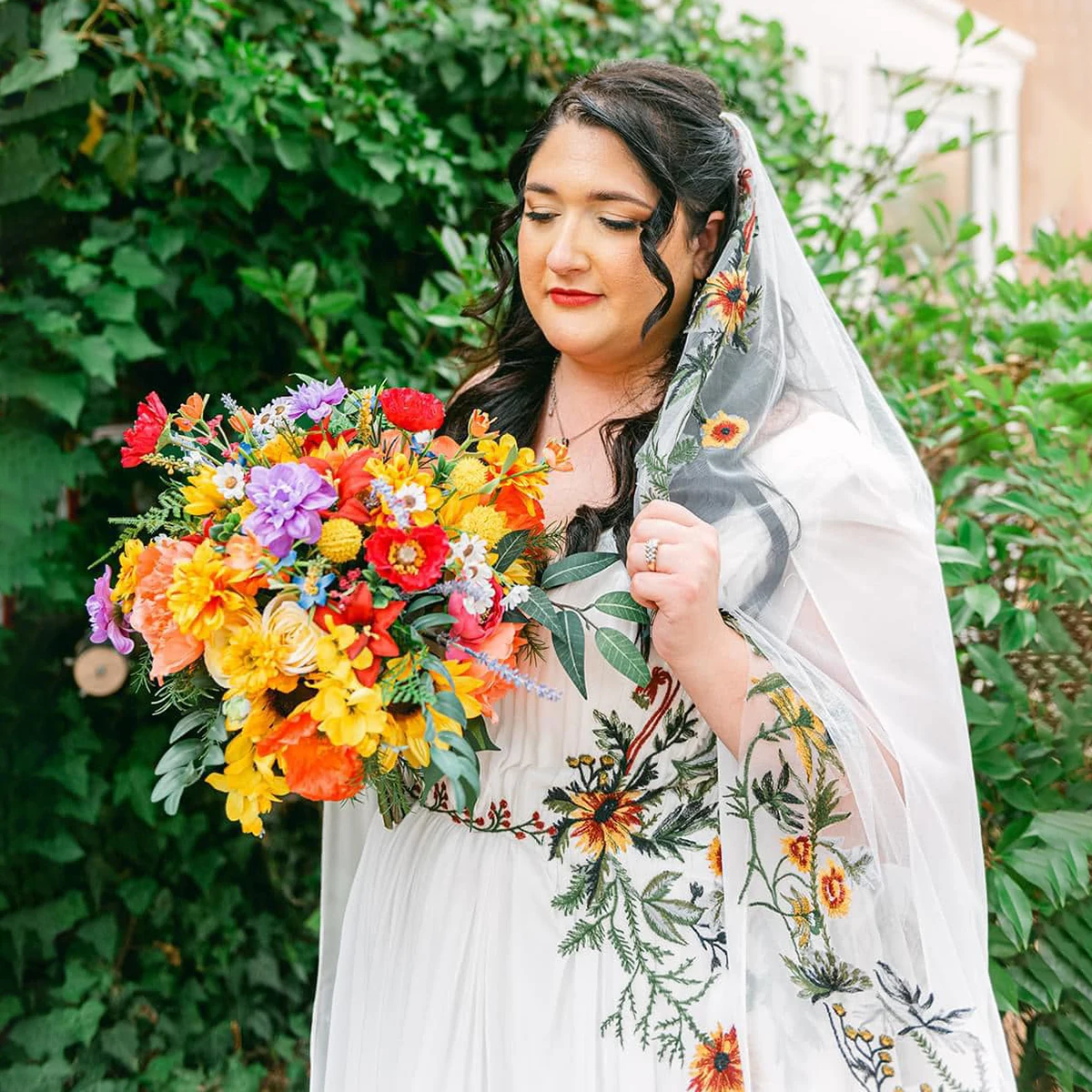 Wildflower Colorful Wedding Blusher Veil Customized Chapel Train 2.5 Meters Long Trailing Bridal veil with Flower Lace Applique