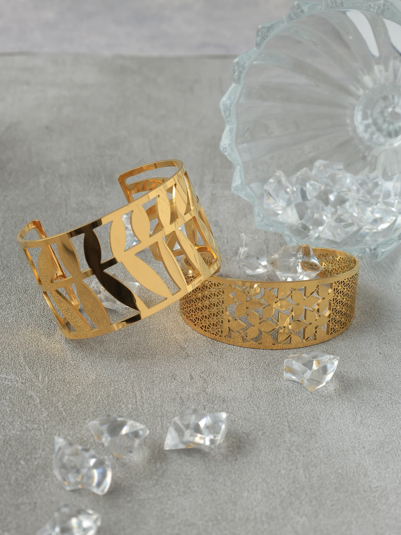 

Classic Leaf Texture Open Hollow Bracelet Women's Exquisite Cuff Bracelet Stainless Steel Hand Accessory Punk Jewelry