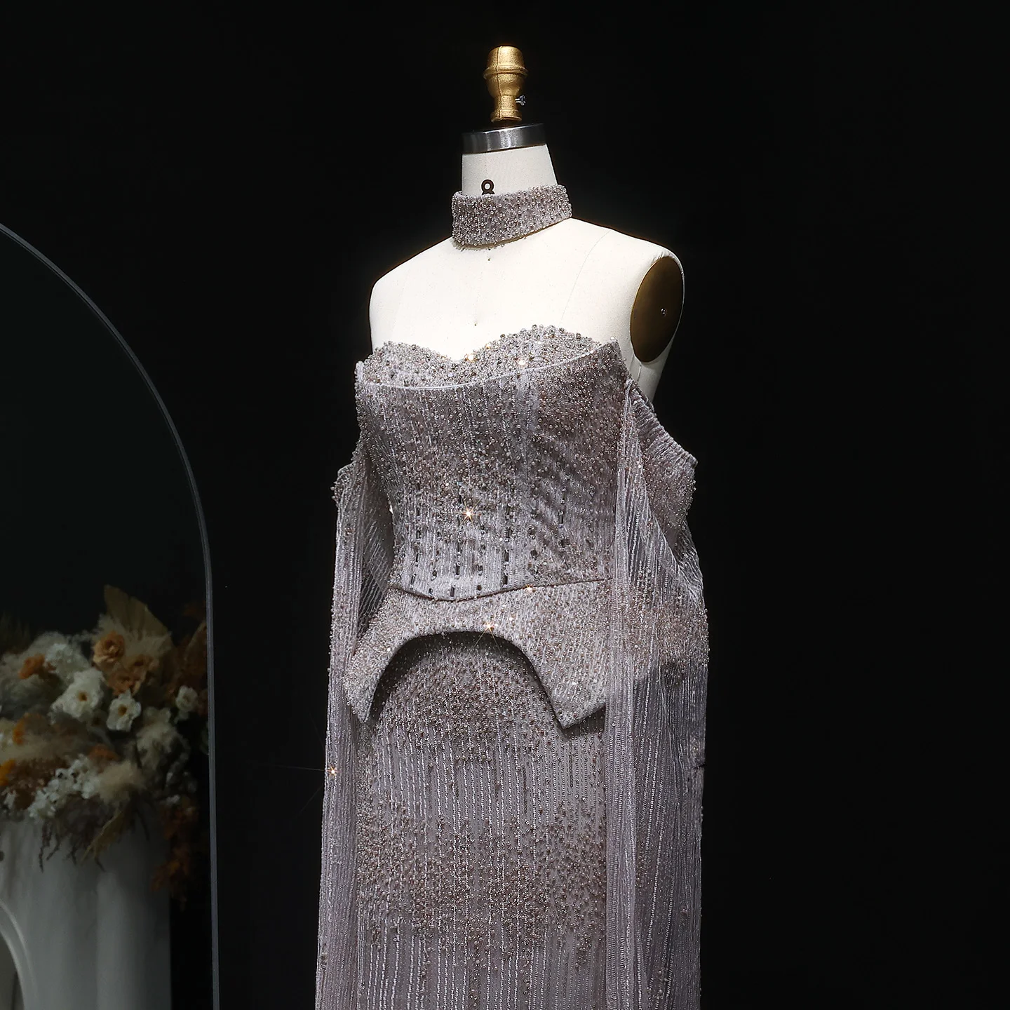 Sharon Said Luxuriöses graues Kristall-Abendkleid mit fließenden Ärmeln 2026 Elegantes schulterfreies Hochzeitskleid SS558 Maßanfertigung – Detail 18