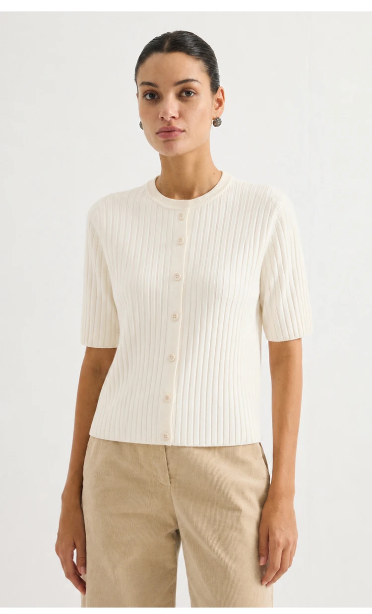 MZ62010 Damen-Pointelle-Strickpullover mit Rundhalsausschnitt, kurzen Ärmeln, Knopfdetails, Modal-Mischung, lässiger Pullover für den frühen Herbst – Detail 6