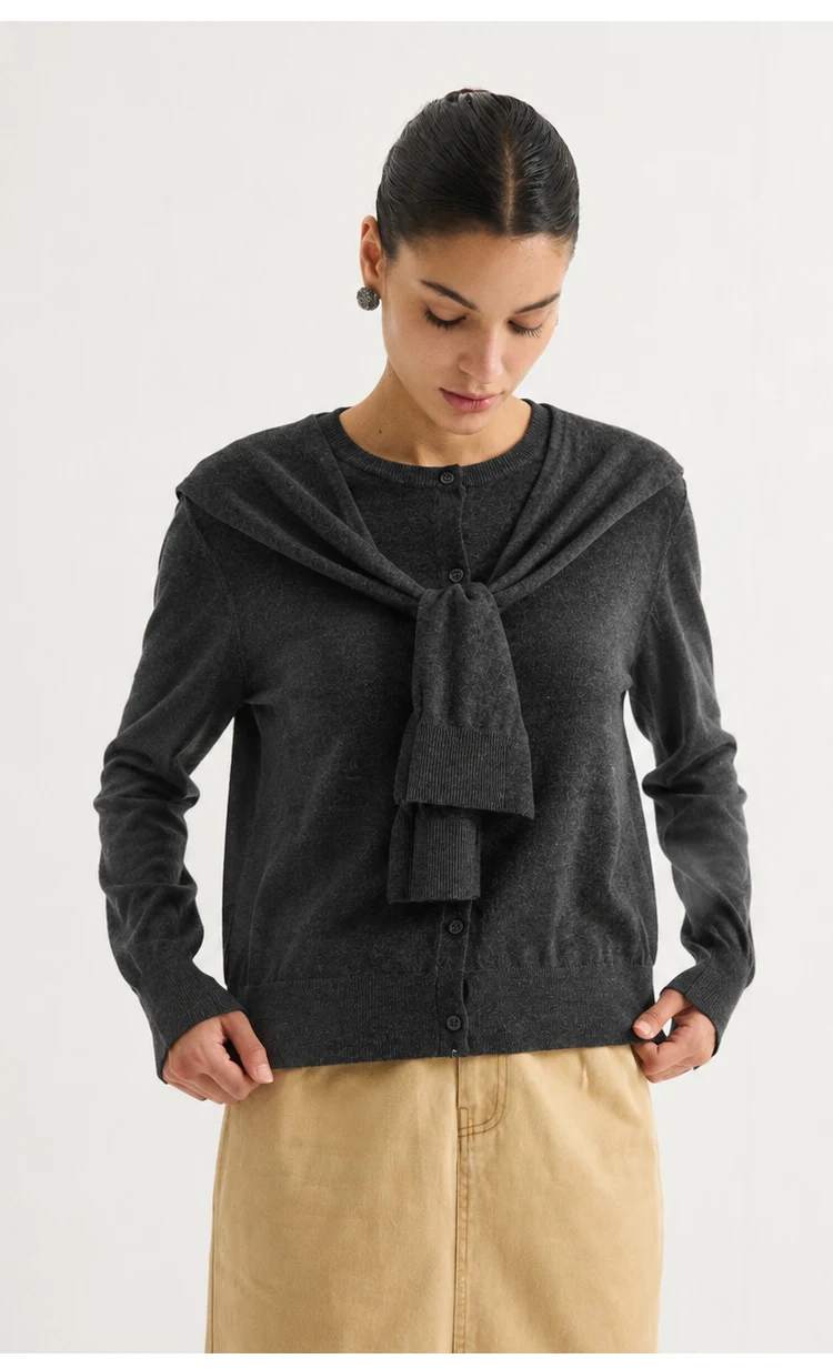 MZ62030 Damen-Strickjacke aus Kaschmir-Modal-Mischung, Langarm, Rundhalsausschnitt, Knopfverschluss, mit abnehmbarem, drapiertem Schultertuch – Detail 7