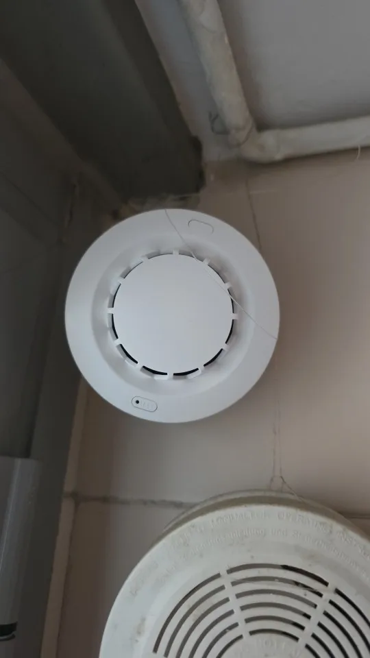 ONENUO Tuya WiFi Smoke Detector Photoelectric Sensor Fire Alarm Home Kitchen Security System Work With Smart Life APP photo review