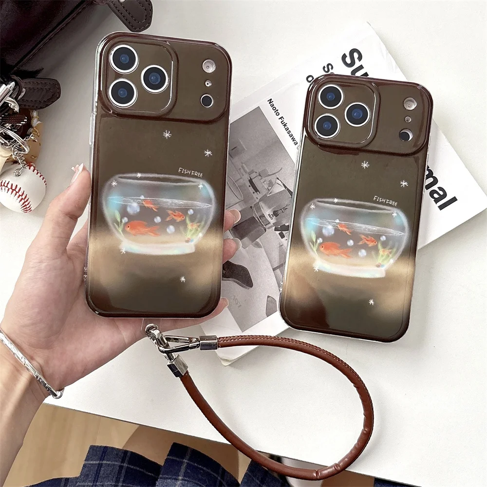 حافظة هاتف كورية لطيفة على شكل سمكة صغيرة باللون البني لهاتف آيفون 17 برو 14 15 برو ماكس 16 مع حزام جلدي حافظات واقية عصرية