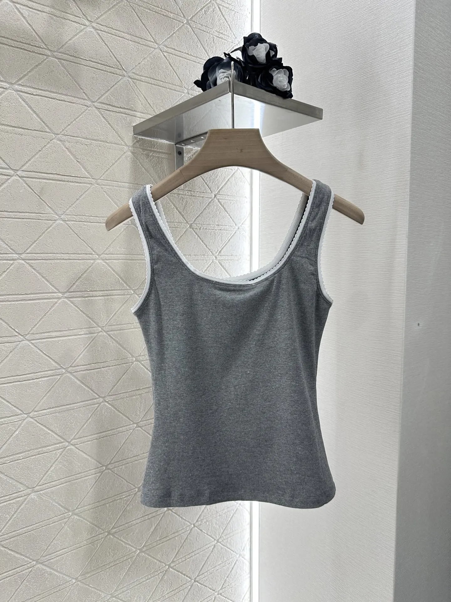 

2025 New Fashionable Versatile Slimming Figure-hugging Sleeveless O-neck Vest Cotton