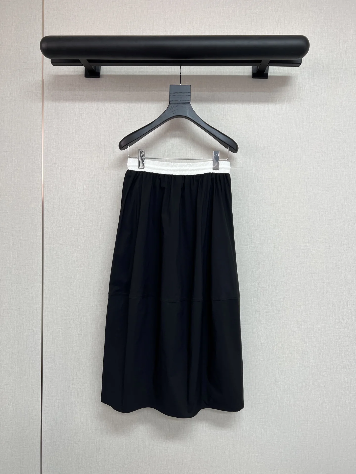 

Summer New Double Pocket Design White Waist Drawstring Loose and Comfortable Two-color Skirt