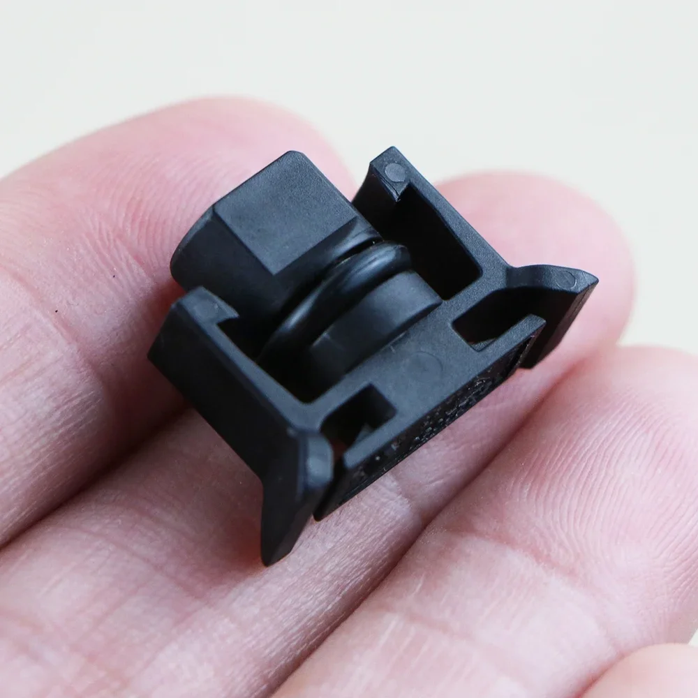 31368308 Car water tank filling kettle plugging radiator Water plug For VOLVO C30 S40 S60 S80 V40 V50 V60 V70 XC60 XC70 31368308