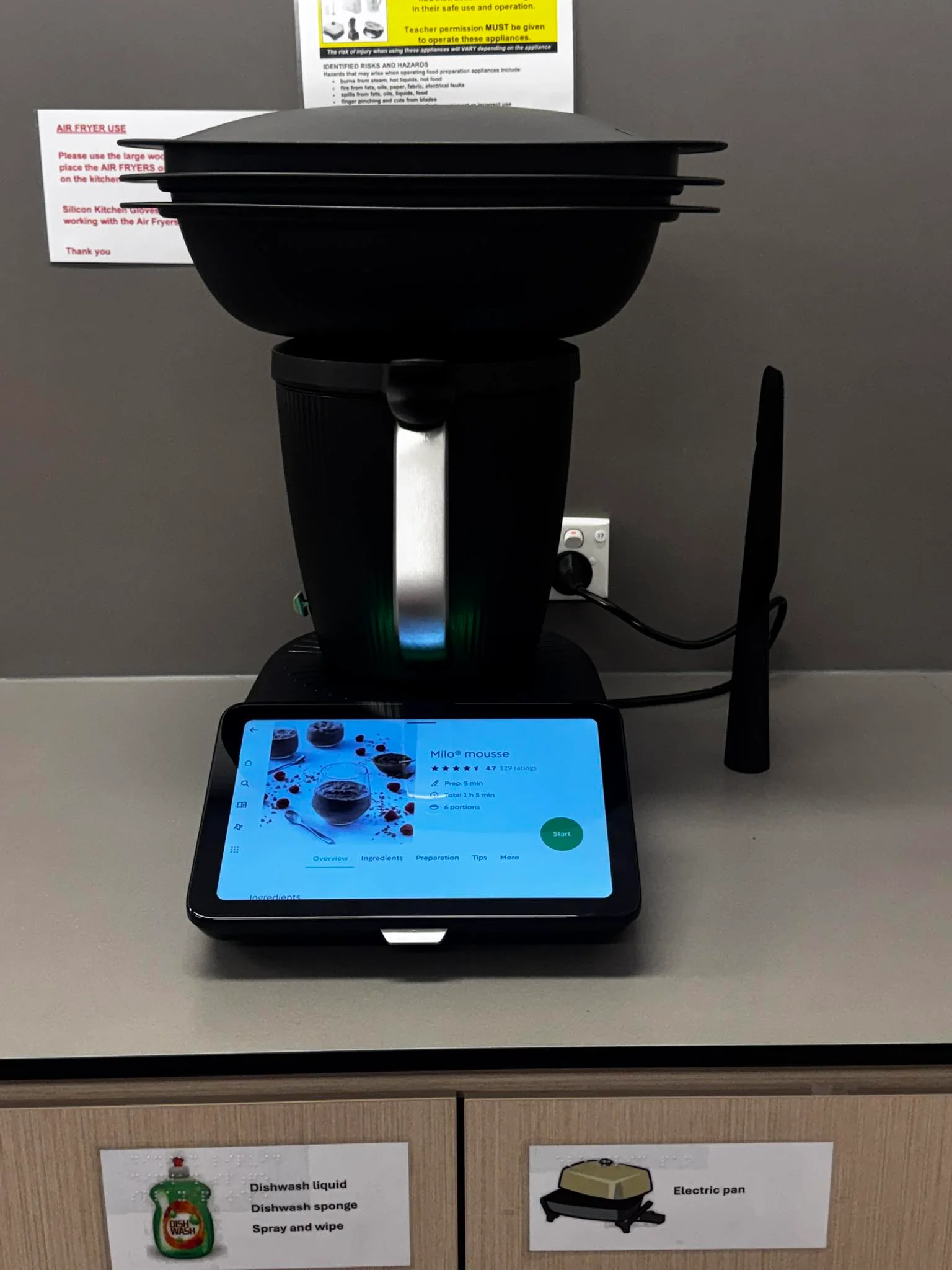 صناعة زبدة الفول السوداني سهلة جدًا مع Thermomix، سواء كنت حصلت على TM31، TM5، TM6 أو TM7. مجرد مكون واحد، ثم تقطيع، ز #1