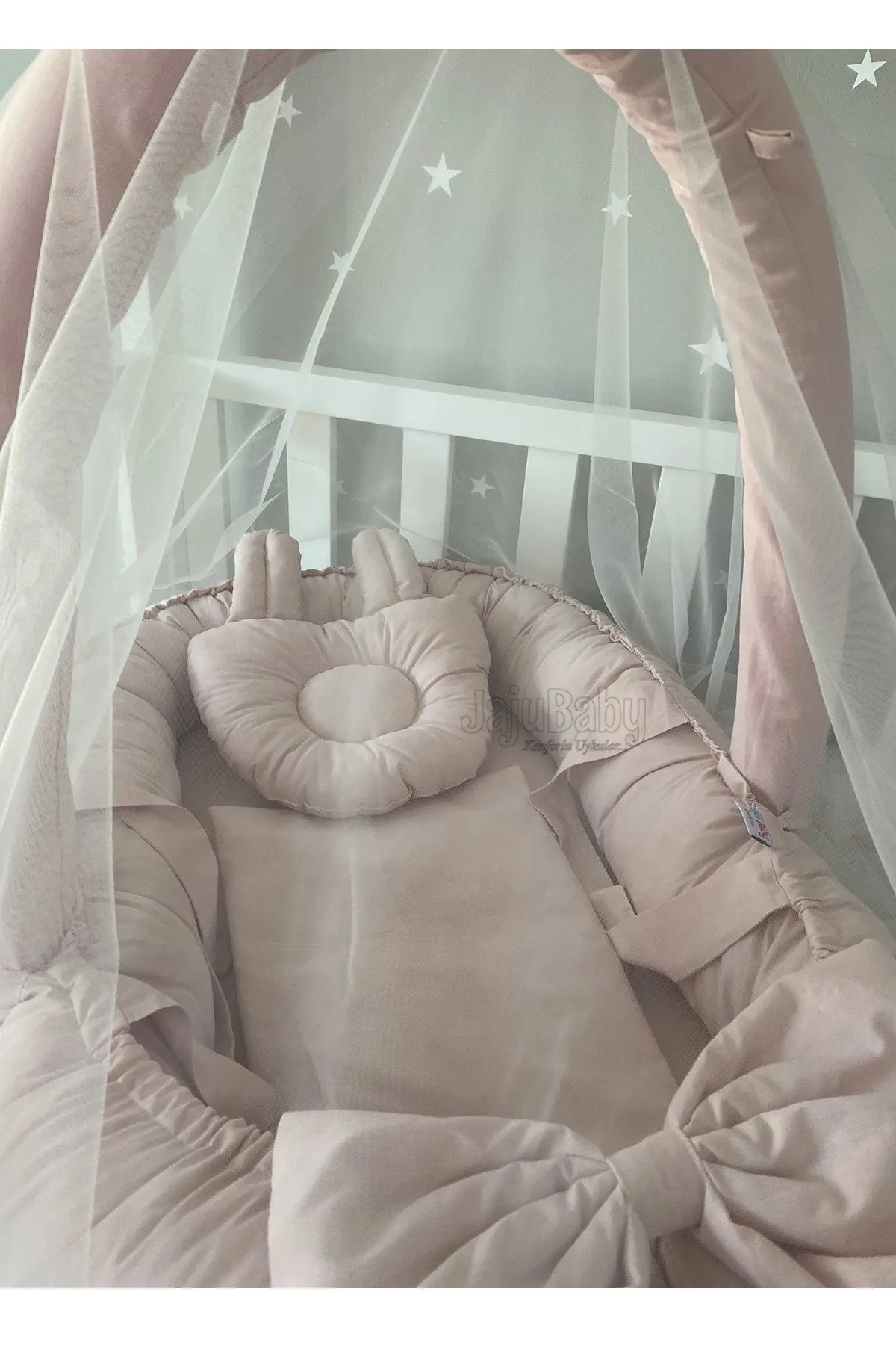 Luxury Design Babynest with Handmade Powder Ear Mosquito Net and Toy Device