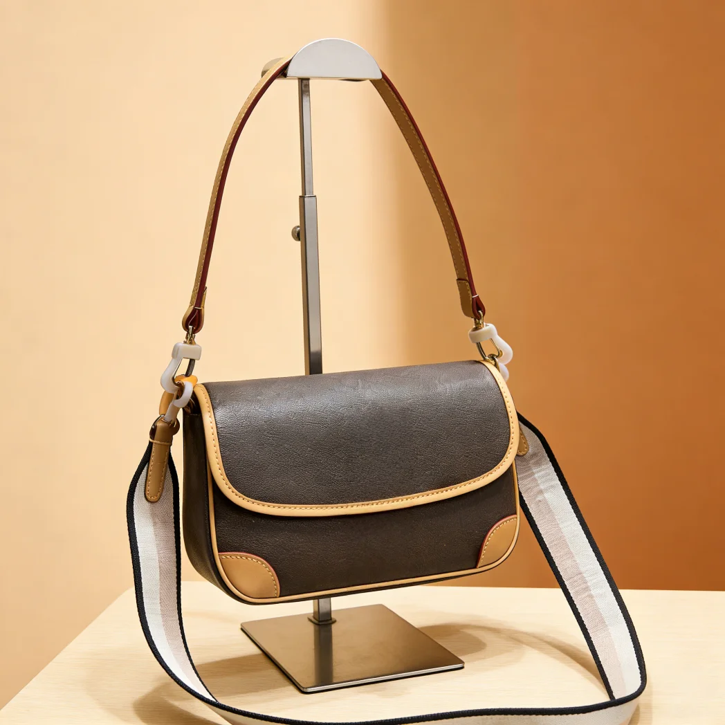 

Women Fashionable Classic Simple Versatile Shoulder Handbag Size: 24*15cm