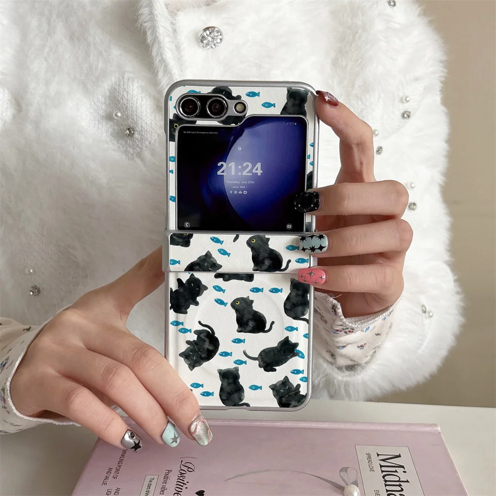 Ins Cute Black Cat and Little Fish Suitable for Samsung Galaxy Z Flip 7 6 5 4 Flip5 Flip6 Flip4 Fro Full Pack Magnetic Phone Cas