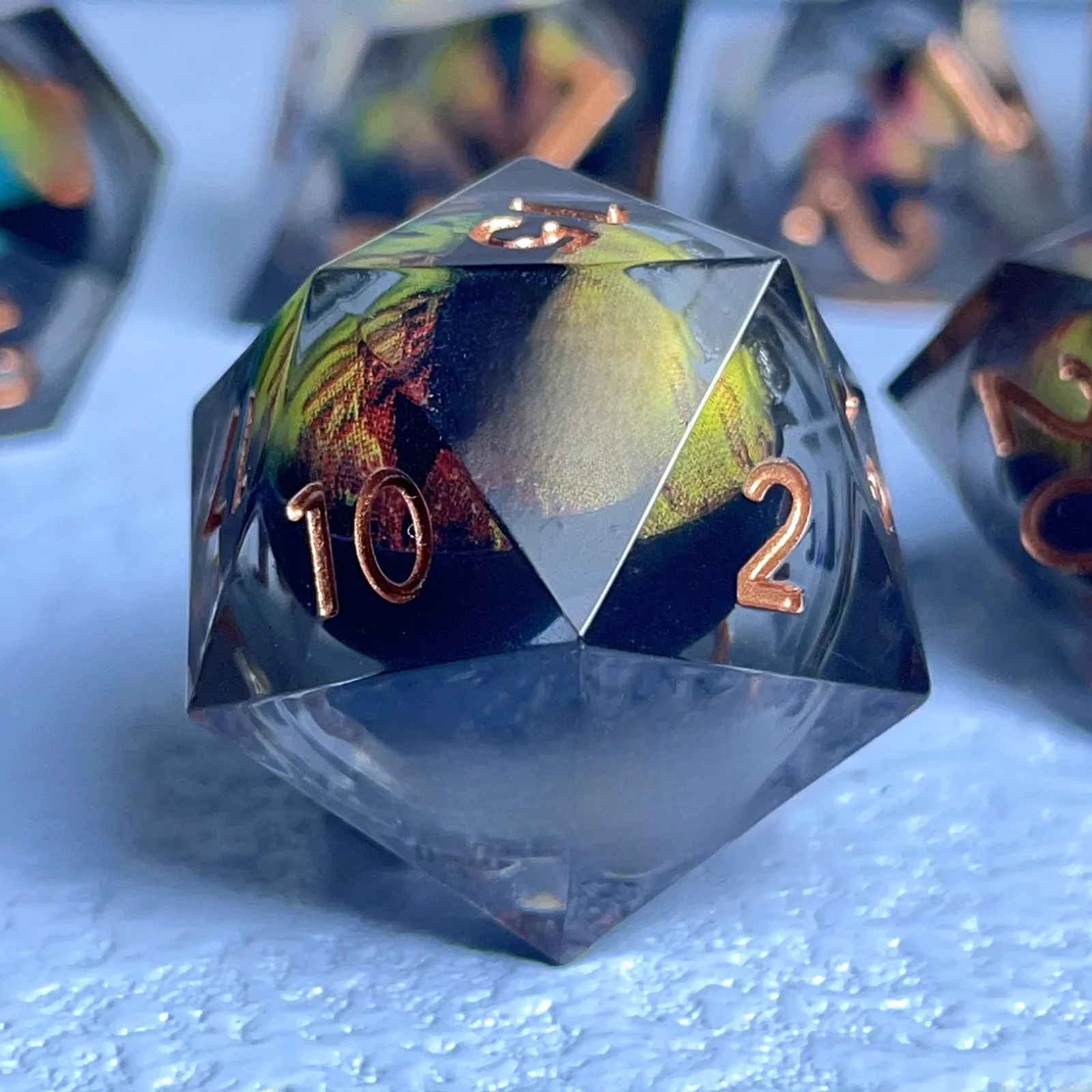 Dnd D20 Zestaw kości wielościanowych z przepływem cieczy Kości z ostrymi krawędziami do gier fabularnych Dungeon and Dragon Pathfinder Zabawki imprezowe — zdjęcie 2