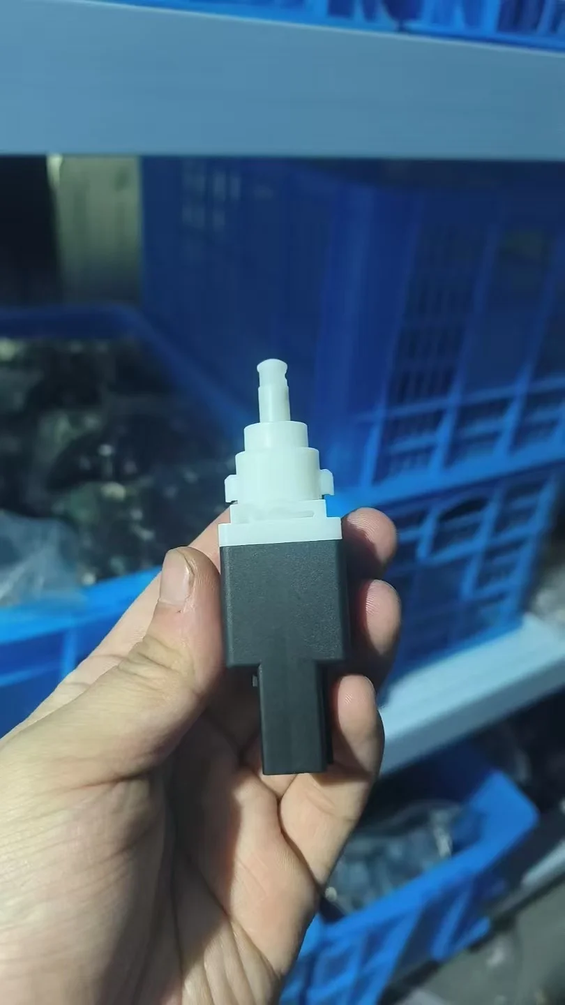 

20 шт. 70937579 Датчик стоп-сигнала для Abarth, Alfa Romeo, Citroen, Fiat, Ford, Lancia, автозапчасти