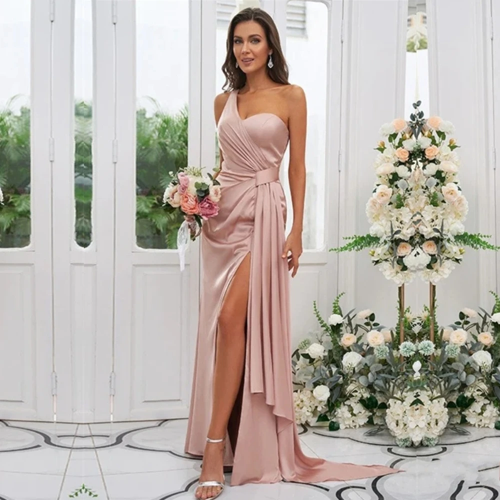 

Elegant Satin One Shoulder Ruched A-Line Bridesmaid Dresses Split Draped Sleeveless Backless Vintage Wedding Party Gowns JQ1131