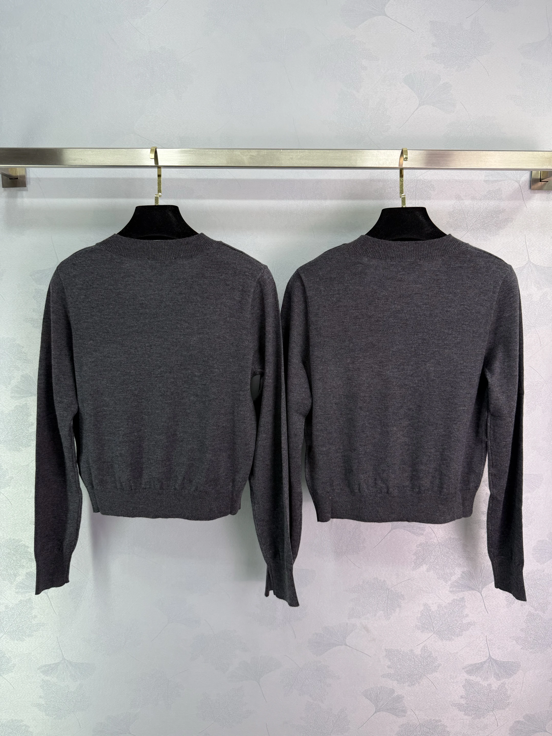 

2025 Spring/Summer New Knitted Long Sleeve V-neck Three Dimensional Rose Fabric Comfortable WYY-91