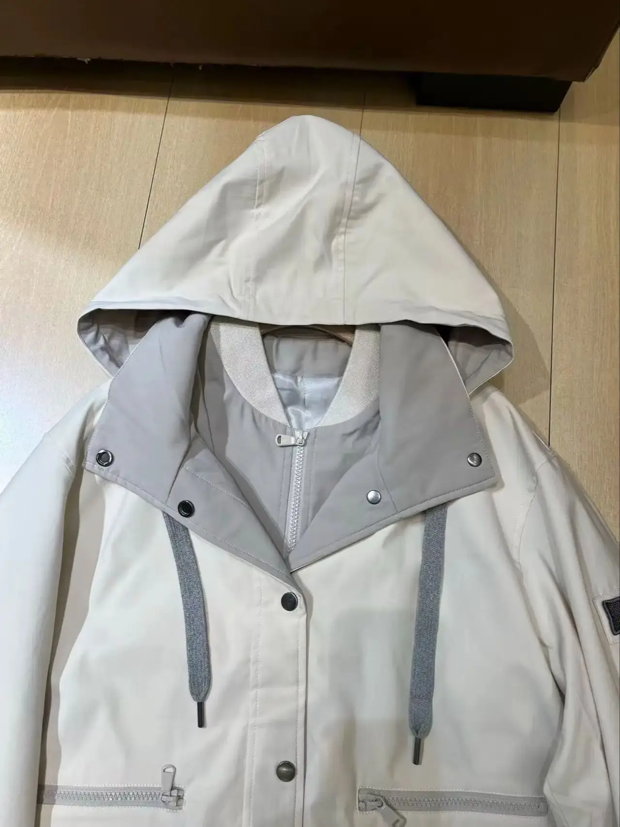 Wiosenna, lekka, wysokiej jakości kurtka wiatrówka damska