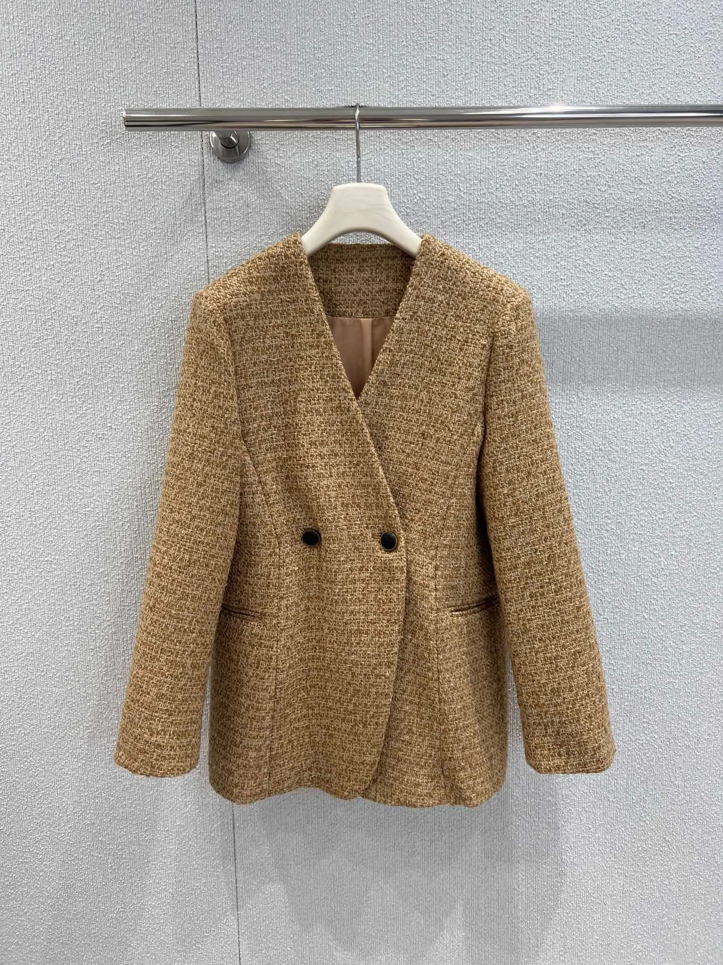 

25 Autumn New Product V-neck Double Button Wool Temperament Slimming Jacket Top Fashionable Street Essential Item