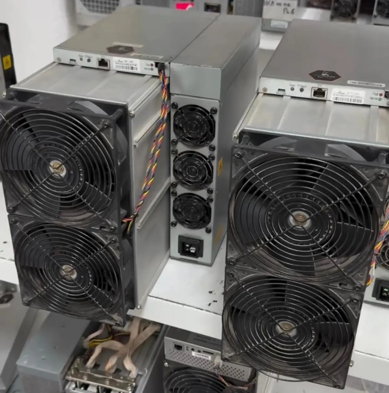 Canaan Avalon A15 Pro 221T Miner Bitcoin 3712W A1566 Avalon Q Crypto Asic Miner