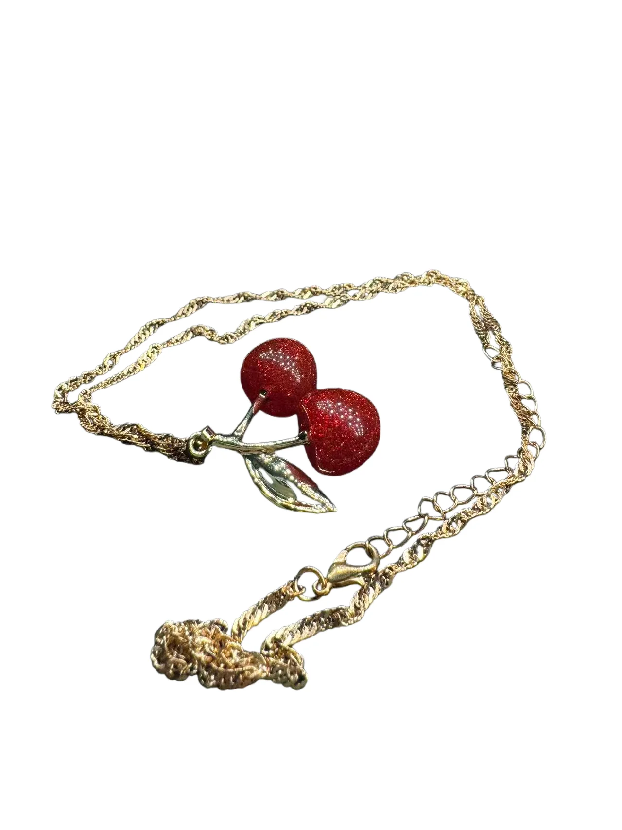 قلادة عصرية على شكل كرز أحمر للنساء سلسلة ذهبية مجوهرات فاكهة إكسسوار للحفلات هدية عيد ميلاد