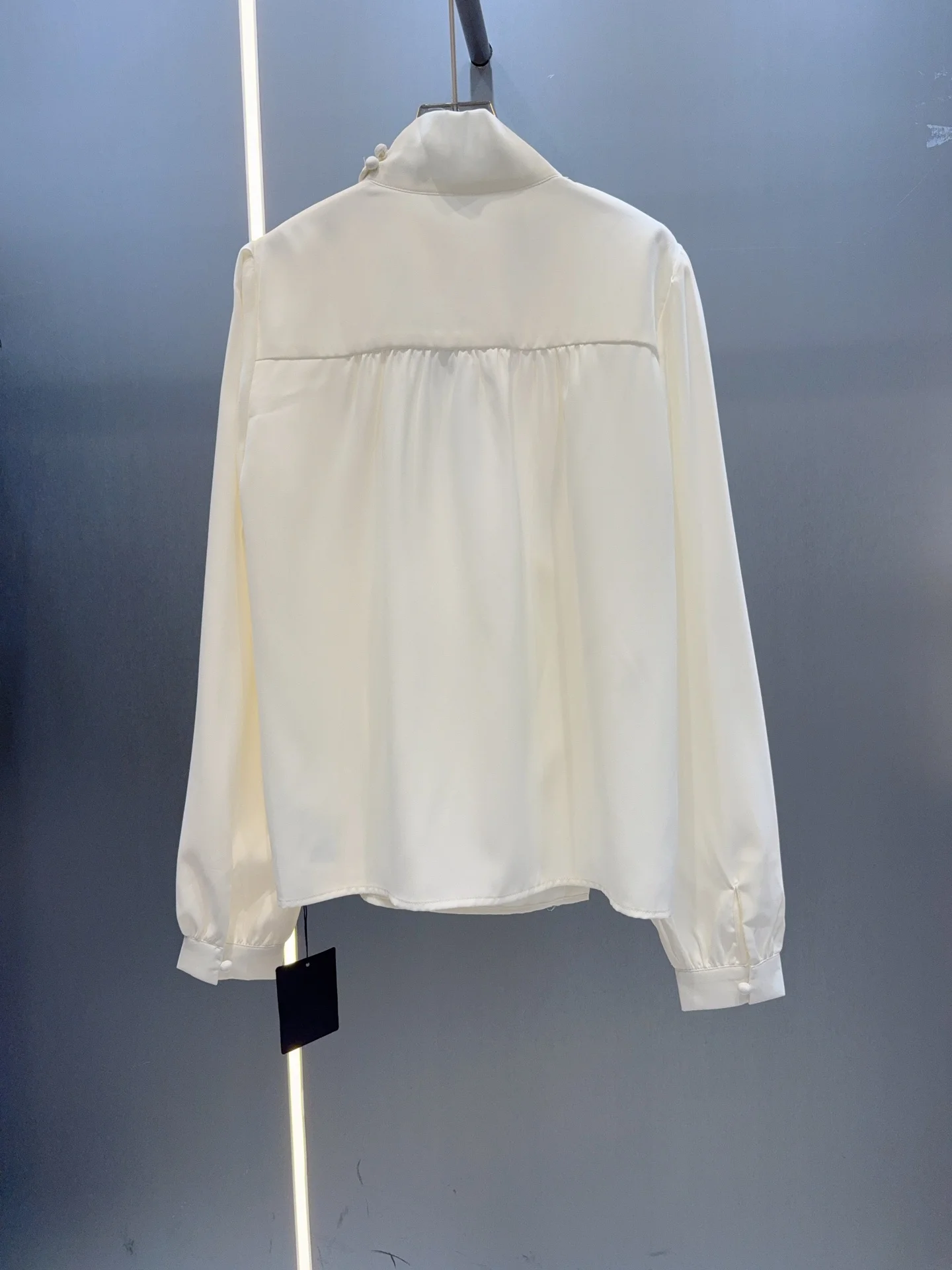 

25 autumn/winter scarf style shirt for women, trendy and fashionable V-neck high street commuting style shirt top