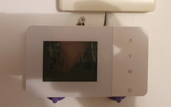 Smart Tuya WiFi Thermostat for Gas Boiler Heating /Cooling Powered by Battery/USB Works With Alexa Google Home photo review