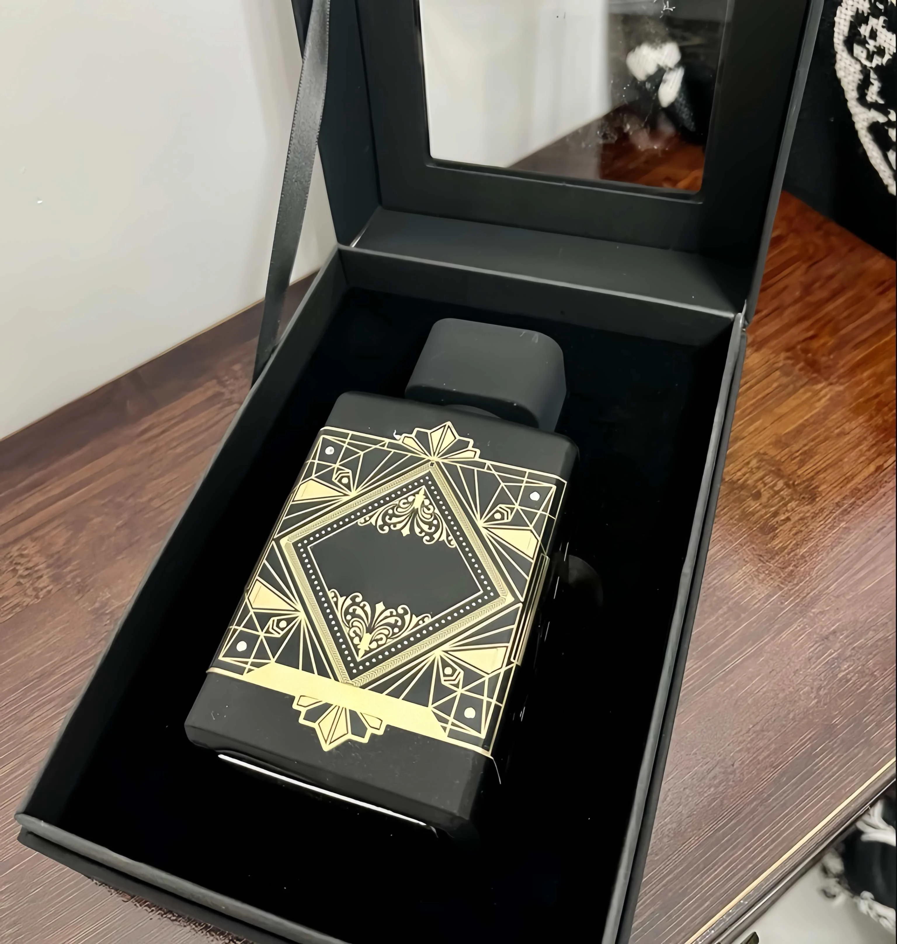 Latafa Badee Al Oud Parfum Spray (voor zowel mannen als vrouwen) 3,4 oz/100 ml, geschikt als cadeau voor verjaardagen, feesten