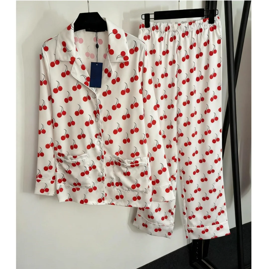 

Ранняя осень 2025, новая женская рубашка с длинными рукавами и вишневым принтом, брюки с эластичной резинкой на талии, домашний стиль, повседневный костюм