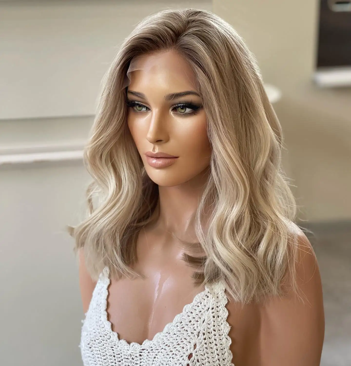 13x4 Lace Front Wig for Women Hand Tied Synthetic Ombre Ash Blonde Long Wavy Wig Heat Resistant Pre Plucked Natural Hairline Dai