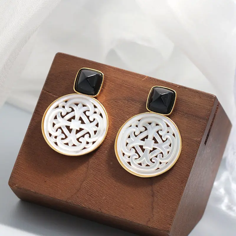 Natural White Shell Openwork 18K Gold Plated Earring Inlaid Black Agate 925 Sterling Silver Earrings Fashion Fine Jewelry Gift