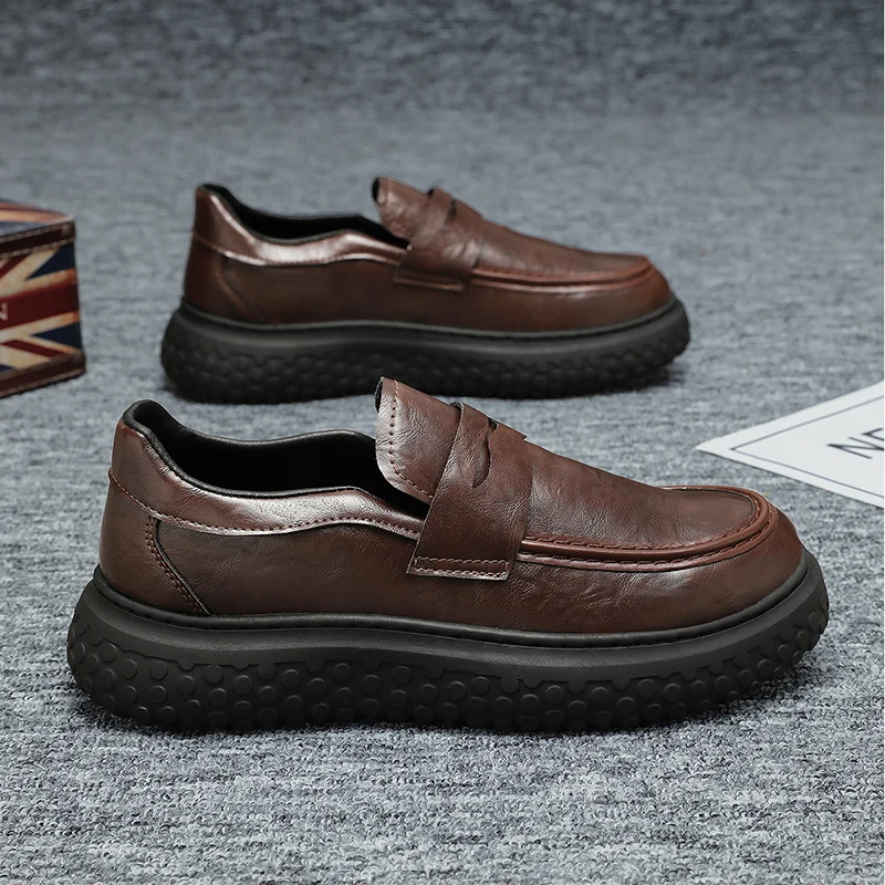 

Новые модные мужские лоферы на массивной подошве, винтажные коричневые кожаные туфли с толстой подошвой, увеличивающие рост, повседневные слипоны-мокасины.