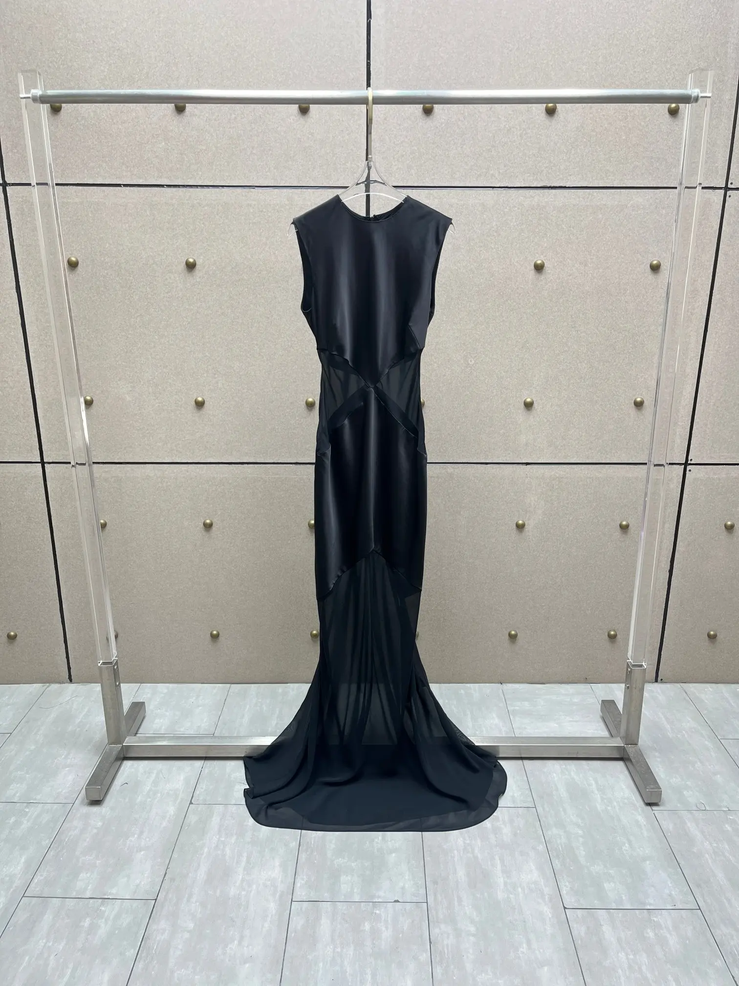 

2025 New Satin Splicing Perspective Extra Long Dress 231