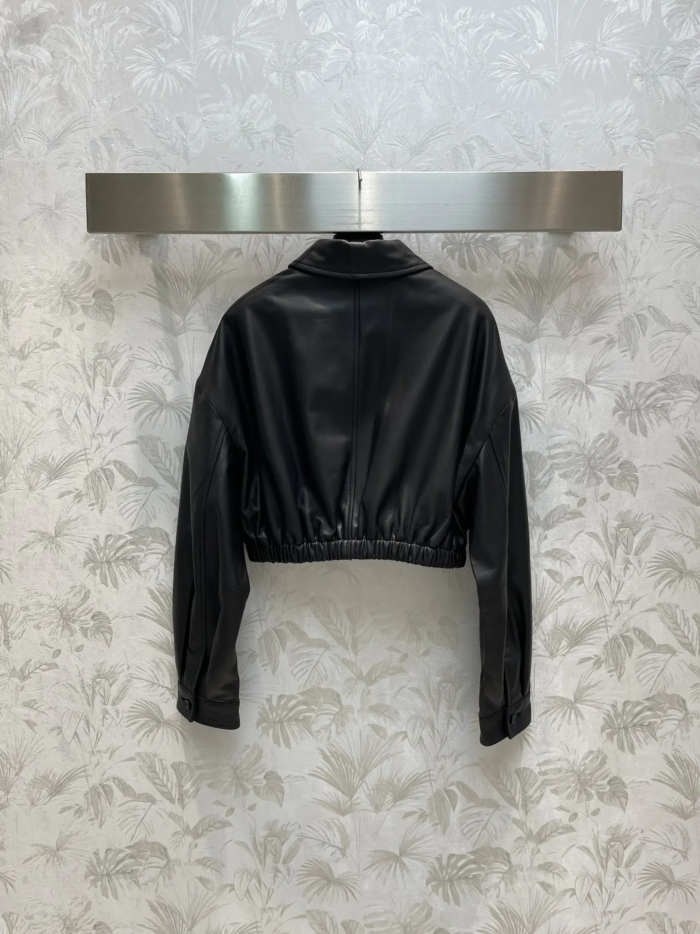 

High quality spring and summer women's collar short leather jacket SU336