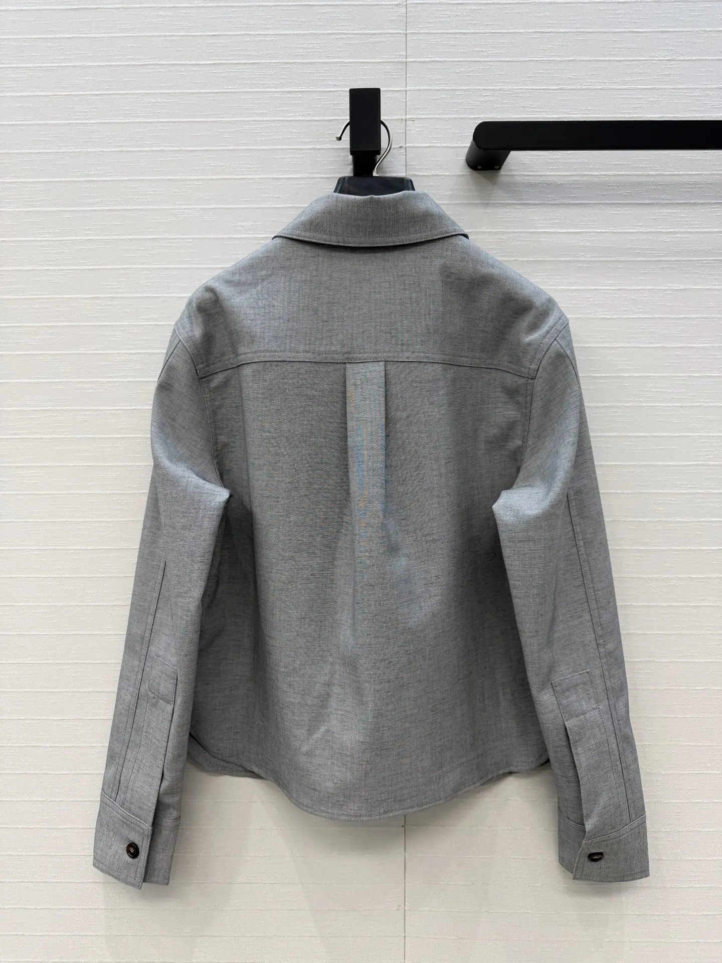 

2026 Early Spring New Arrival Sophisticated-Chic Style—Grey Cropped Shirt featuring A Classic Cut For Versatile Casual Wear