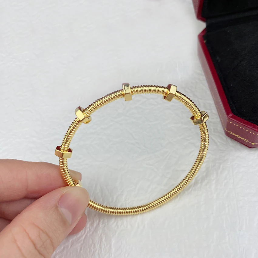 

Classic screw bracelet for women luxury designer new in Fashion V gold couple bracelets for men charm jewelry free shipping item